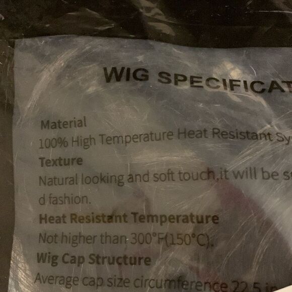 Beautiful Black Heat Resistant Synthetic Wig. Very soft. Feels real - Picture 10 of 13